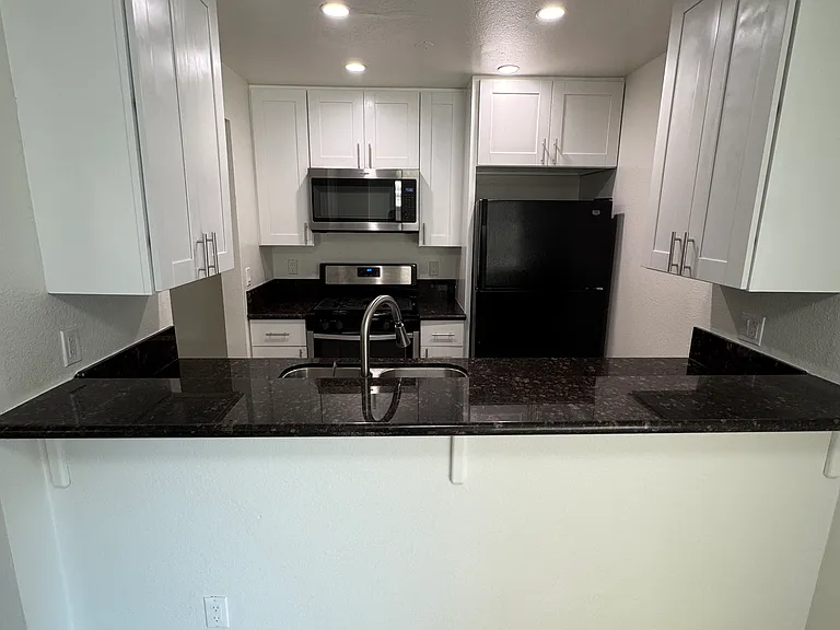 10911 Rochester Ave #202 — Photo 5