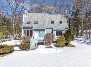 37 Seasons Ln, Londonderry, NH 03053