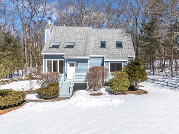 37 Seasons Lane, Londonderry, NH 03053