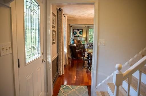 2nd image of 25 Woodbury Ln
