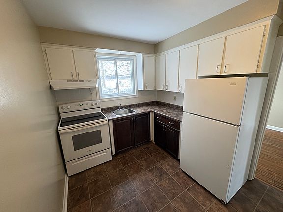 3rd image of 937 Eastlawn Ave