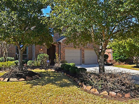 This highly desired corner lot home is located less than 300 yards away from the neighborhood park and the swimming pool amenities
