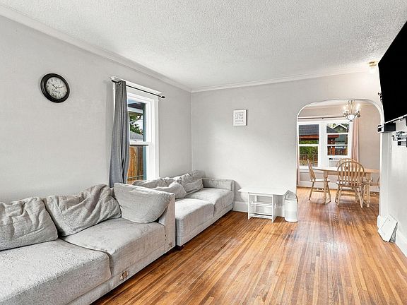 5th image of 4317 N Lincoln St