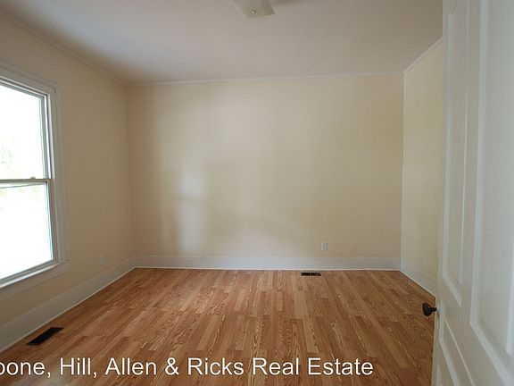 3rd image of 223 Avent Cir