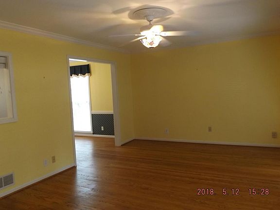 2nd image of 602 Gatehouse Ln
