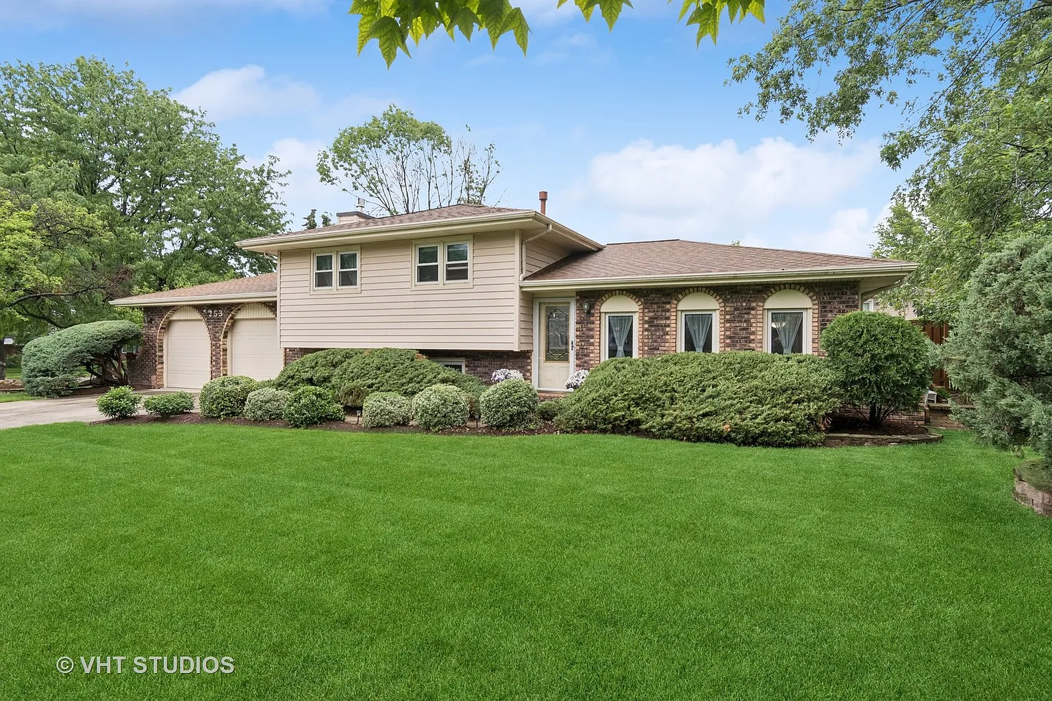 253 Waxwing Ave photo 1