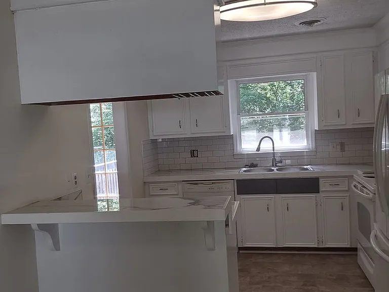 643 Folkstone Rd — Photo 6