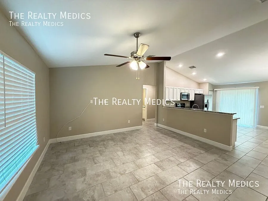 Beautiful 3 Bedroom, 2 Bathroom Home In Ocala!! — Photo 2