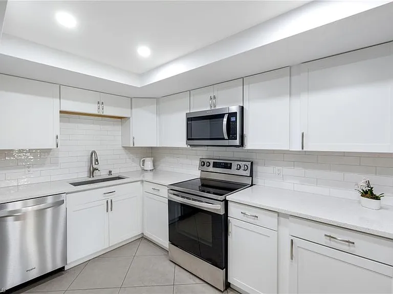 5954 Pelican Bay Blvd #222 — Photo 8