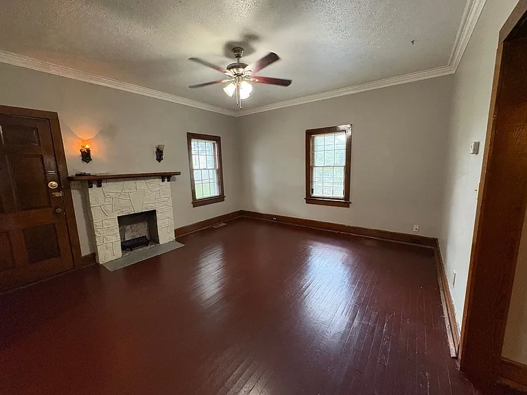 1338 College St — Photo 3