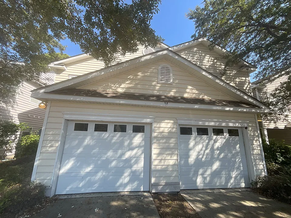 14 Essex Ct #A