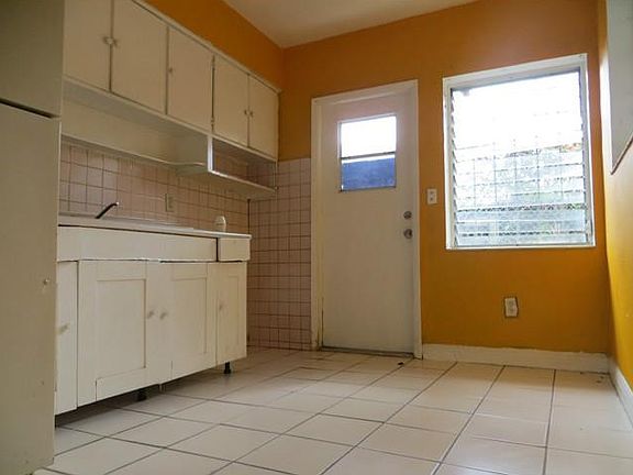 3rd image of 3231 NW 19th Ave #3233