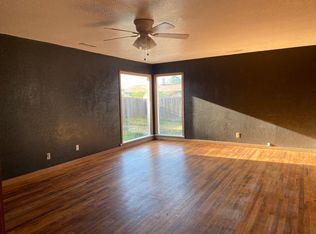 906 W 17th St, Portales, NM 88130