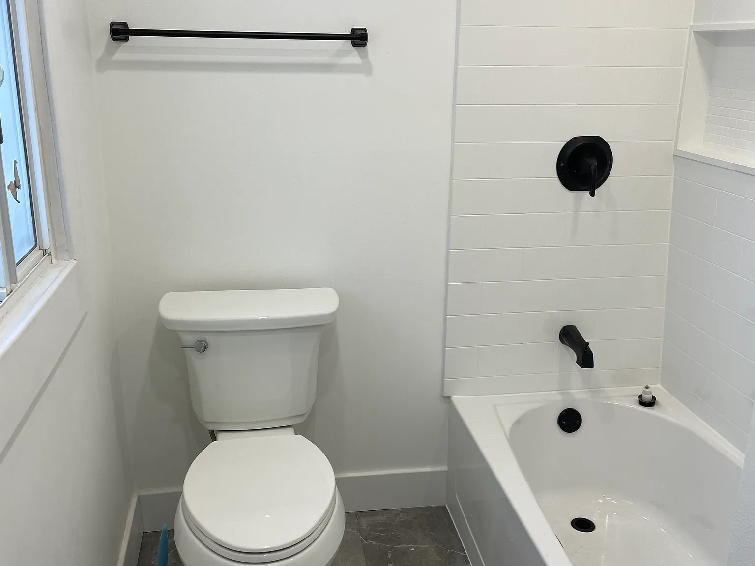 2 bed, 864 sqft, $1,800 — Photo 2