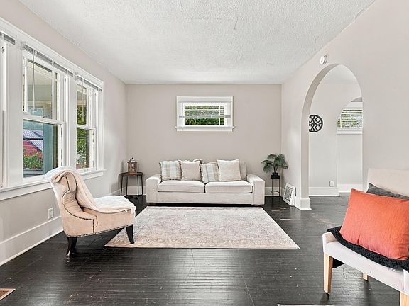 4th image of 346 Killea Ave