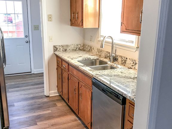 4th image of 565 Danielle Dr
