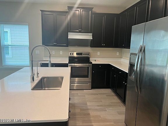 4th image of 1550 Mathews Manor Dr