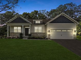 7 Walnut Ridge Ct, Cary, IL 60013