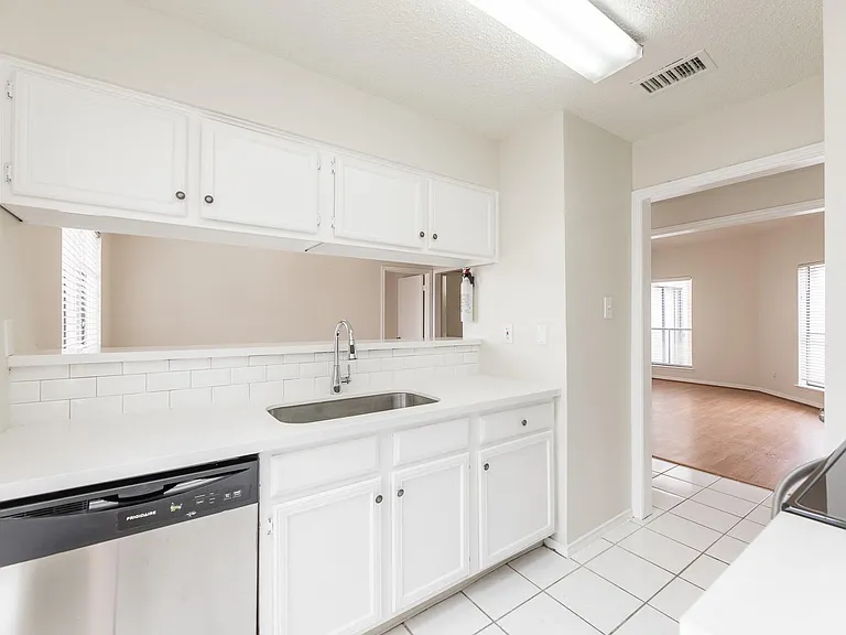 3742 Thistlemont Dr — Photo 16