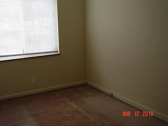 4th image of 4762 N High St APT D