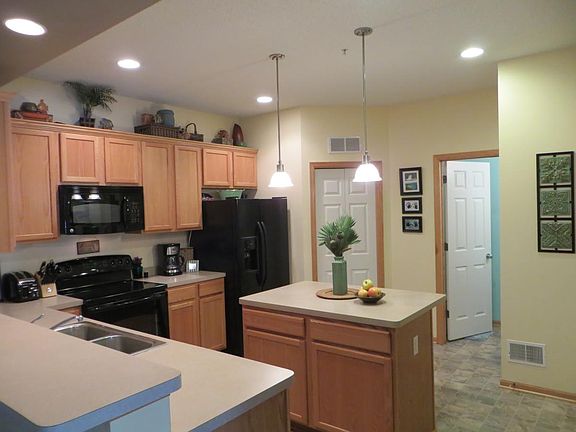 Large Kitchen with Island