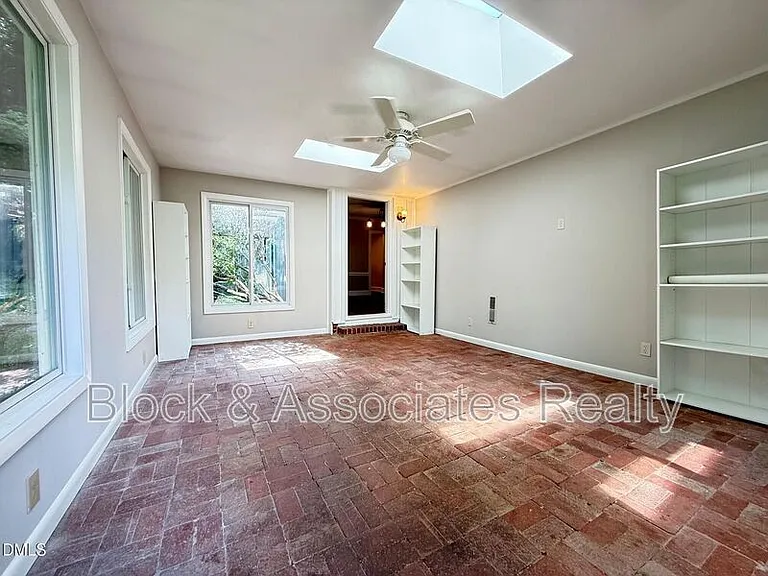 2667 Davis St — Photo 19