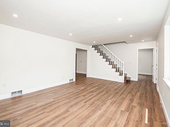 5th image of 142 Wyndmoor Rd