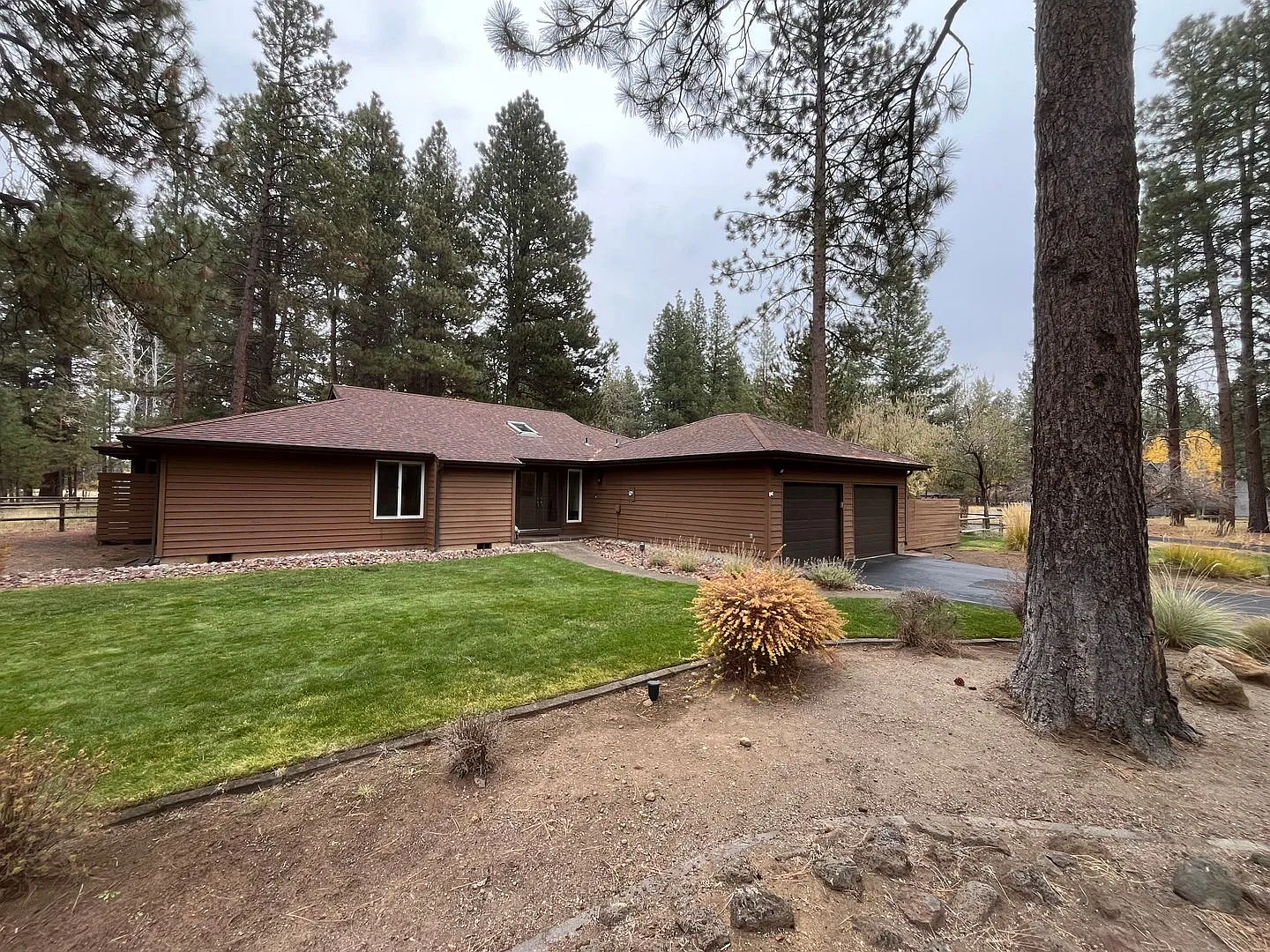 Stunning Sage Meadow Home with full acre Landscaped Yard! — Photo 2