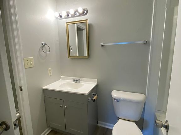 3rd image of 1609 Donington Ct APT B