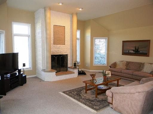 5th image of 16636 Thoroughbred Dr