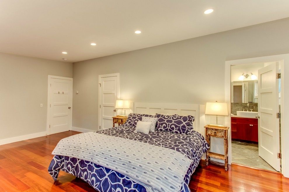  SPACIOUS MASTER BEDROOM