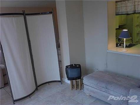 5th image of 800 Parkview Dr APT 104