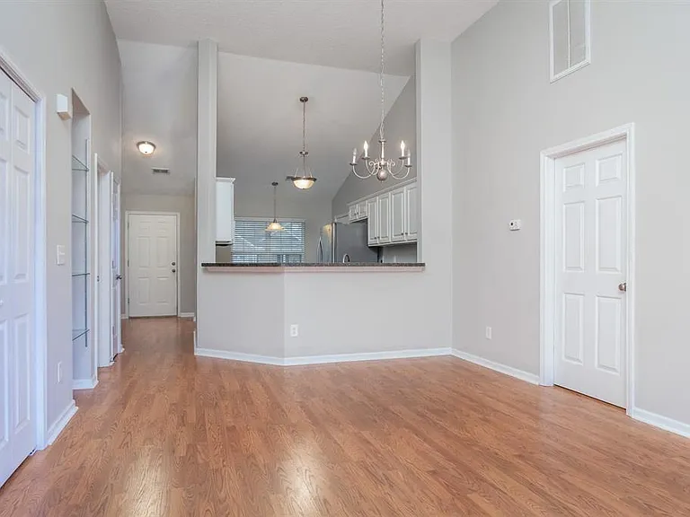 129 Crickhollow Cir — Photo 8