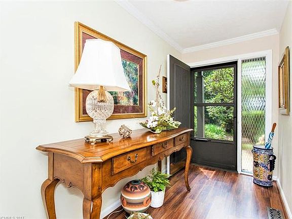 3rd image of 88 Laurelwood Cir W