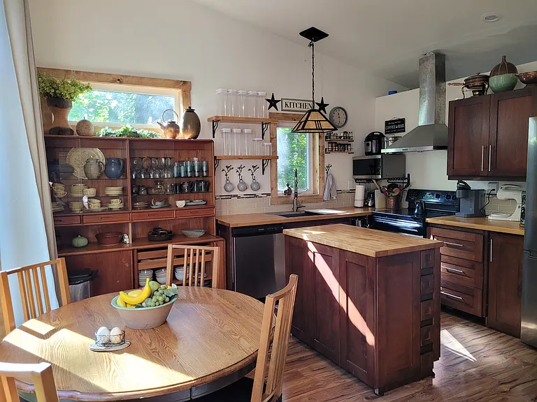 721 Claire Ln — Photo 5