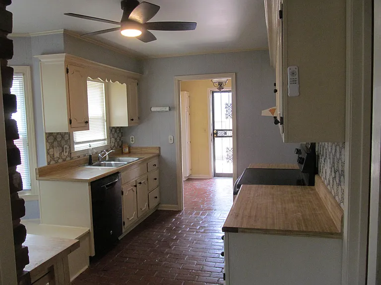 3111 Estes St — Photo 10