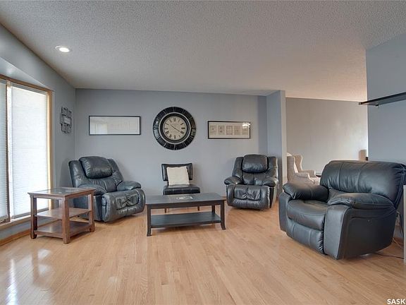4th image of 407 Chitek CRESCENT