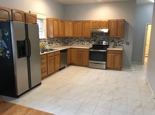 16 West St APT 1, Worcester, MA 01609