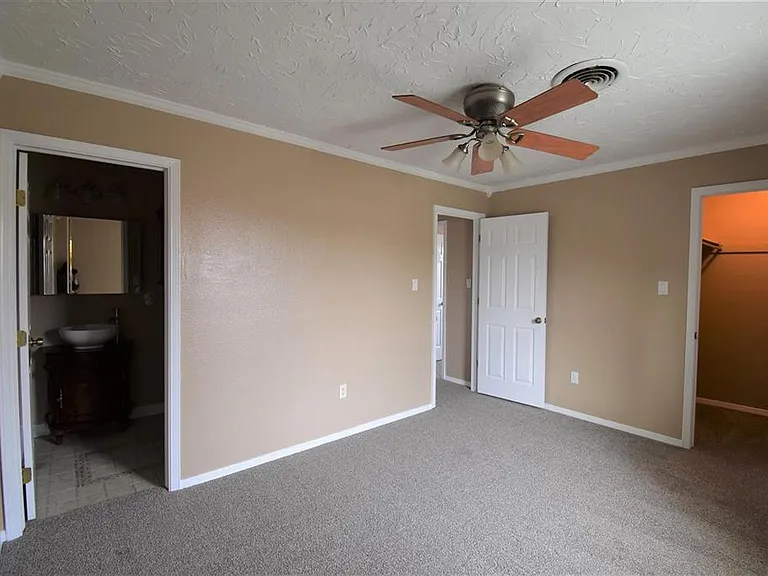 1389 Lindberg Ave — Photo 7