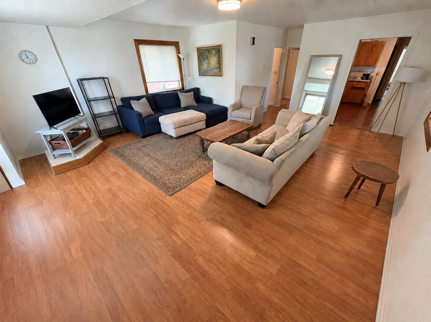 530 W C St — Photo 2