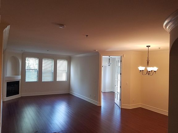 2nd image of 12745 Moorpark St #308