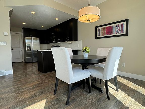 4th image of 3135 W Manor View Dr
