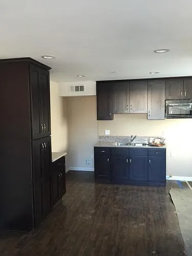 102 W 40th Pl — Photo 8