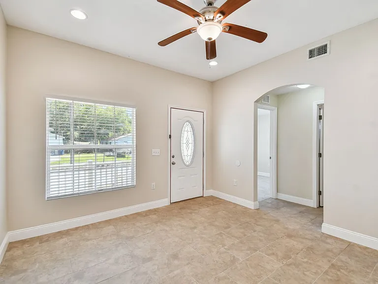 2321 W Beach St — Photo 5