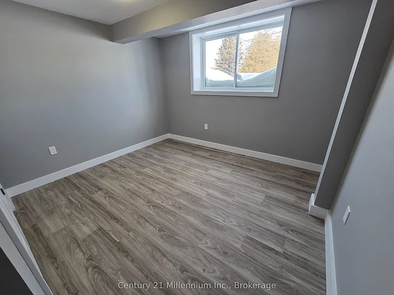 398 Kingsway St E #2 — Photo 22