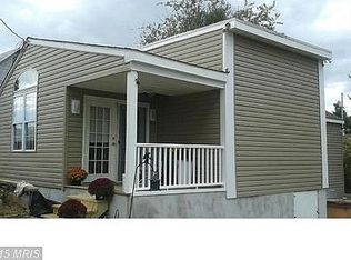 15 Locust St, Earleville, MD 21919