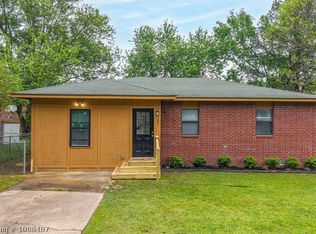 1328 Bon Air St, Van Buren, AR 72956