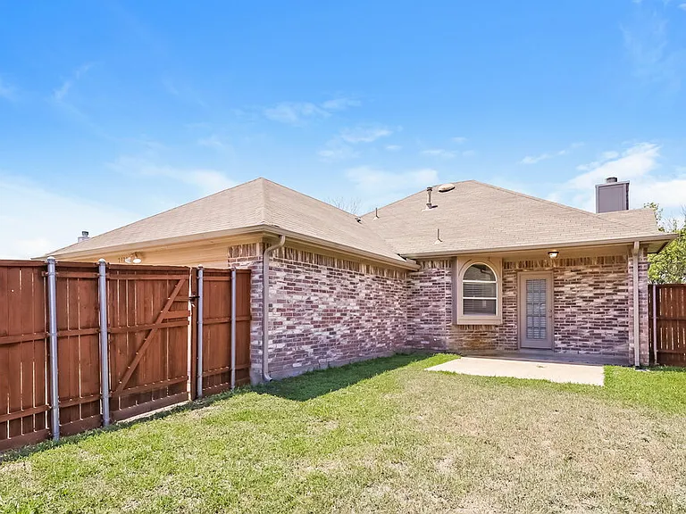 2124 Creek Royal Dr — Photo 16