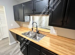 130 Macey Blvd APT 4, Versailles, KY 40383