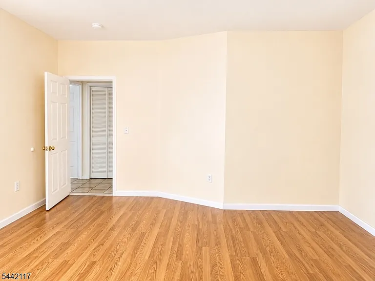 316 Clifton Ave — Photo 7